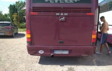 Під Харковом помітили шість автобусів з "кремезними молодиками", поліція перевіряє мету їх візиту (фото)