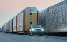 Новий електричний пікап Ford потягнув за собою вантажні вагони вагою понад 450 тонн (відео)