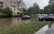 Потоп у Рівному: рятувальники ліквідовують наслідки найпотужнішої за останні роки зливи (фото)