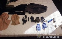 Маски, зброя та дорогі авто: поліція затримала організатора "голлівудської" банди грабіжників (фото)