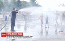 В Днепре спасатели оригинальным способом помогли измученным жарой горожанам (видео)