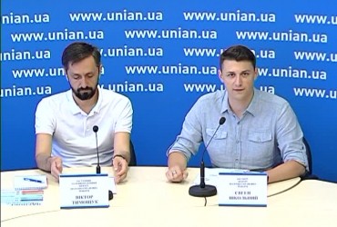 З 1 липня українці платитимуть за паспорт більше – що не так з оплатою адмінпослуг в Україні?