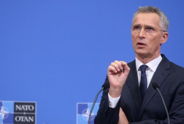 Рух України до членства в НАТО та Євросоюзі різний, - Столтенберг