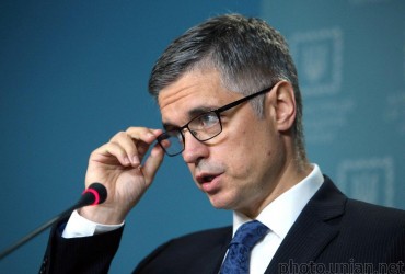 Ukraine's foreign minister stands for easing economic blockade of Donbas