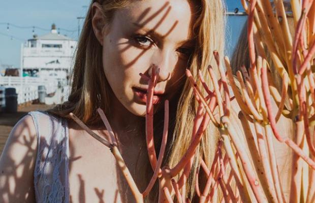 Тіна Кароль оголила груди у напівпрозорому вбранні (фото)