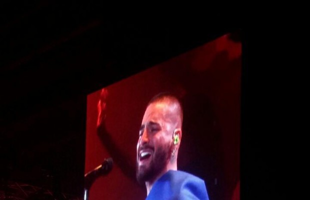 Колумбийский певец Maluma вышел на сцену в Киеве с украинским флагом (фото)