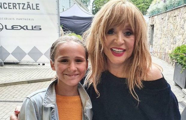 Прихильниця показала фото із помолоділою Аллою Пугачовою