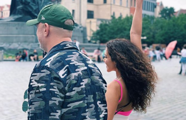 Настя Каменських показала фото з відпочинку з чоловіком (фото)