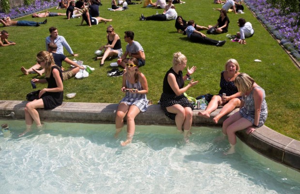 Перевірте симптоми: Комаровський розказав про небезпеку спеки і сонця для здоров'я