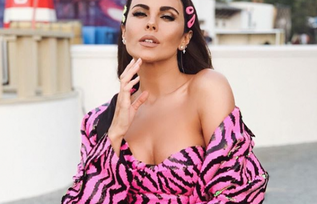 Настя Каменських похвалилася модним аутфітом у Баку (фото)