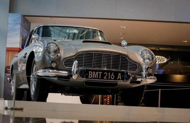 Автомобиль Джеймса Бонда уйдет с молотка (фото)