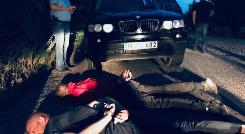 На Днепропетровщине банда рецидивиста, которого 2 дня назад отпустили под залог, подорвала банкомат (фото, видео)