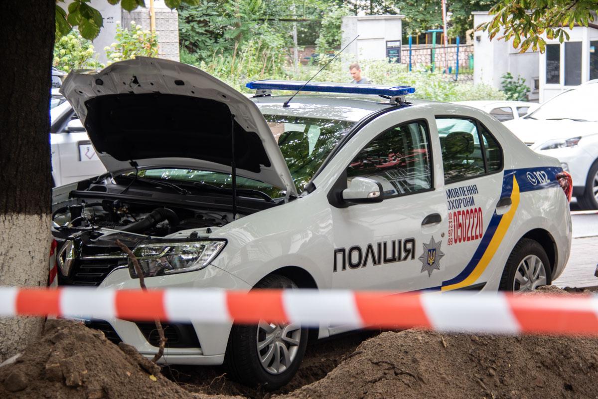 В центре Киева прямо за рулем стало плохо водителю автомобиля госохраніы/ Информатор В центре Киева прямо за рулем стало плохо водителю автомобиля госохраніы/ Информатор