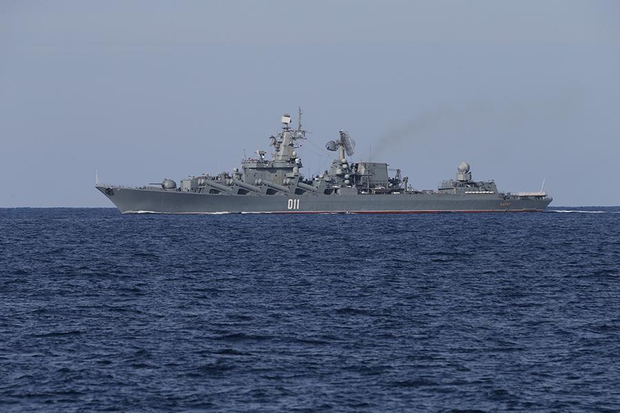 Три десантных корабля врага и шесть российских судов находятся в северо-западной части Черного моря / фото Википедия