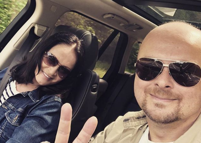 Ротару позирует с сыном Русланом / фото instagram.com/sofiarotaru.official