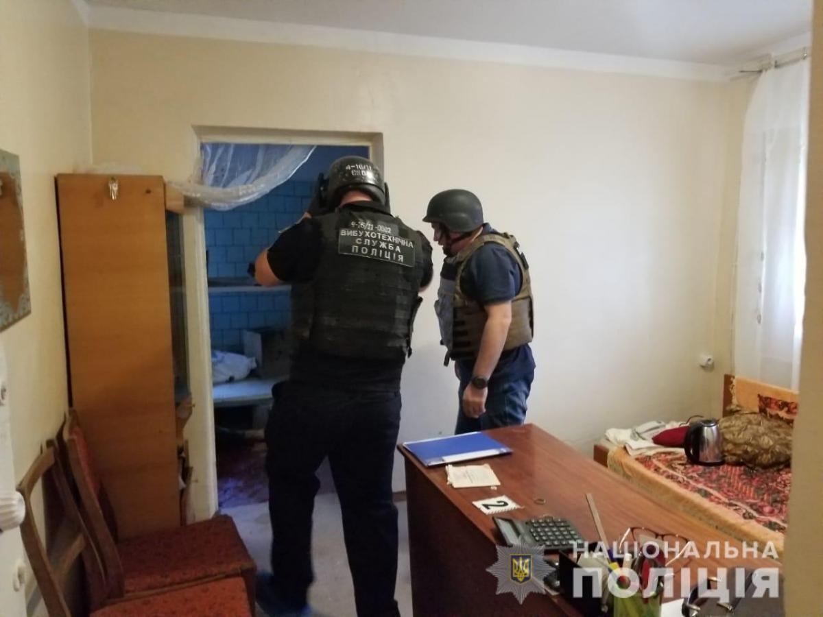 Чоловік зайшов у приміщення, закрив двері й пролунав вибух / фото od.npu.gov.ua Чоловік зайшов у приміщення, закрив двері й пролунав вибух / фото od.npu.gov.ua