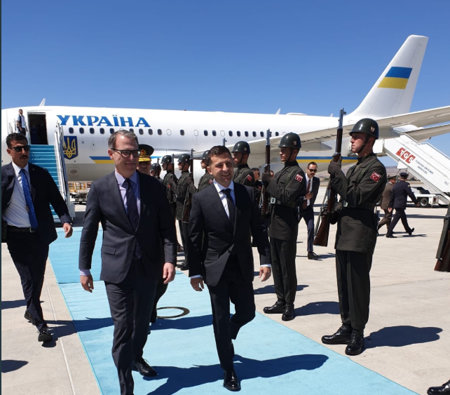 Зеленский на аэропорту в Турции / Twitter, Andrii Sybiha