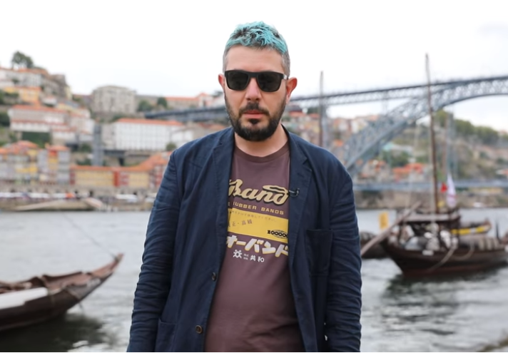 Артемий Лебедев сбежал из России / скриншот