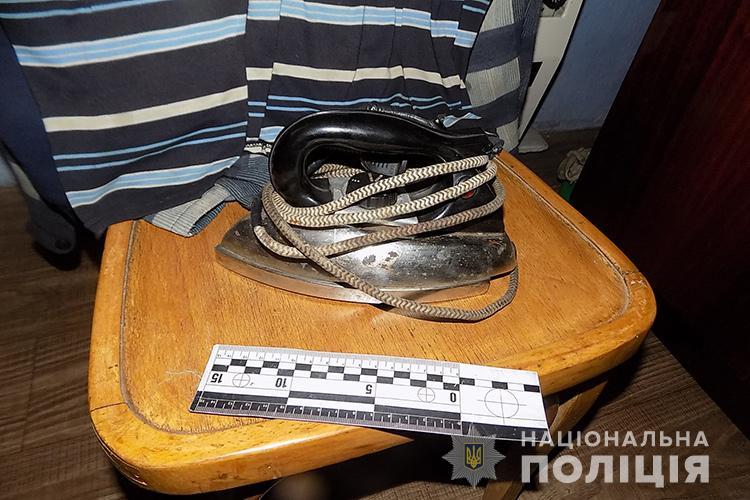 Чоловіка катували "друзі по чарці" / фото: ГУ Нацполіції Тернопільської області Чоловіка катували "друзі по чарці" / фото: ГУ Нацполіції Тернопільської області