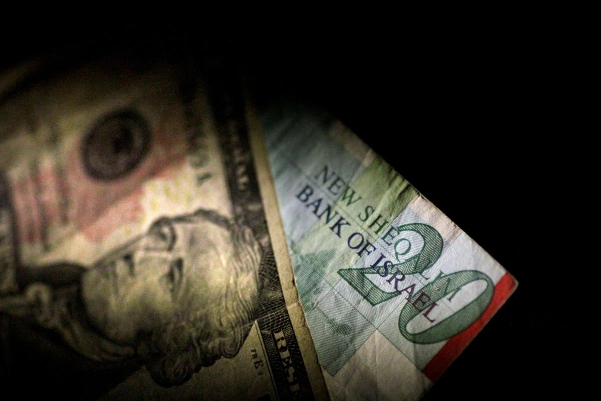 Максимальное падение израильской валюты біло зафиксировано в декабре 2025 года, когда за 1 доллар США давали 4,6 шекеля. / фото REUTERS
