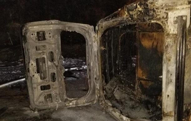 От удара в машине выбило лобовое стекло / Фото: Courtesy Facebook: Hoopa Fire and Office of Emergency Services От удара в машине выбило лобовое стекло / Фото: Courtesy Facebook: Hoopa Fire and Office of Emergency Services