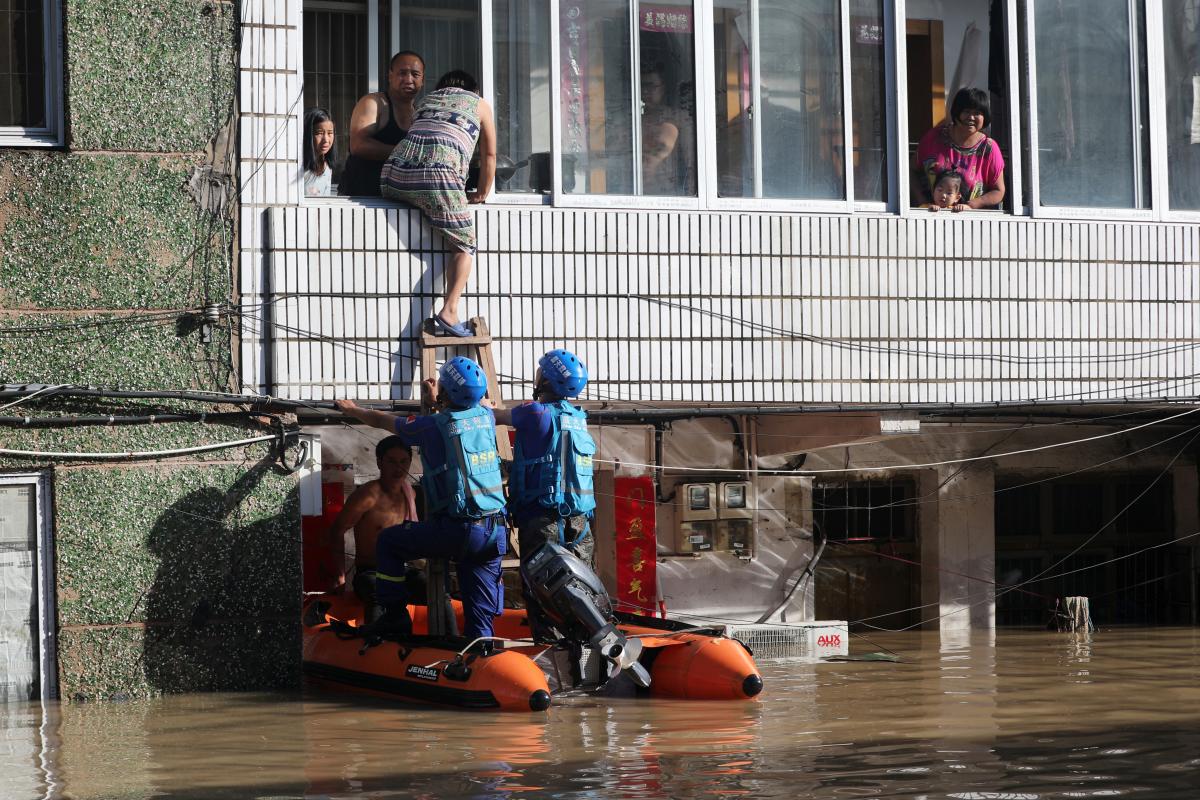 Последствия тайфуна в Китае / REUTERS