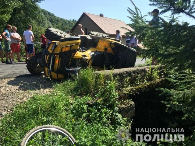 Телесные повреждения получили оба водителя и шестеро пассажиров иномарки / фото ГУ НП в Закарпатской области Телесные повреждения получили оба водителя и шестеро пассажиров иномарки / фото ГУ НП в Закарпатской области