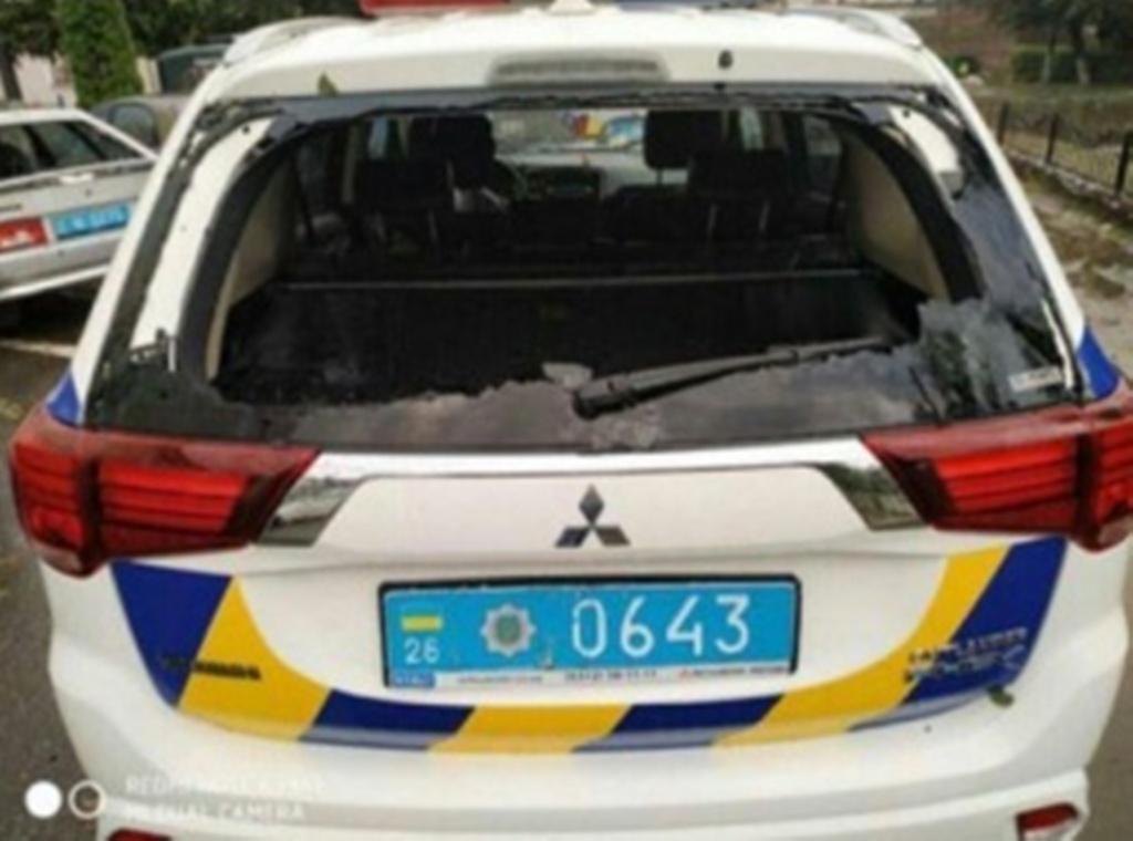 В Черновицкой области град разбил автопарк районной полиции / УНИАН