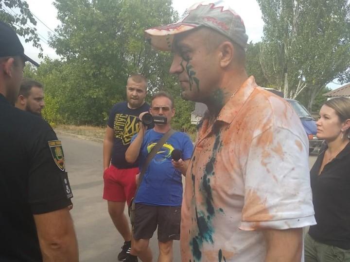 Под СИЗО собрались активисты / фото: телеканал ТV7 Мариуполь Под СИЗО собрались активисты / фото: телеканал ТV7 Мариуполь