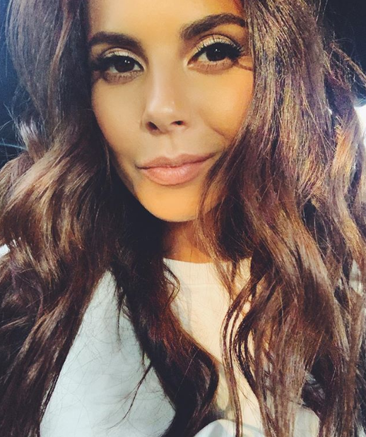 Каменських позує зі звичними кучериками / instagram.com/kamenskux