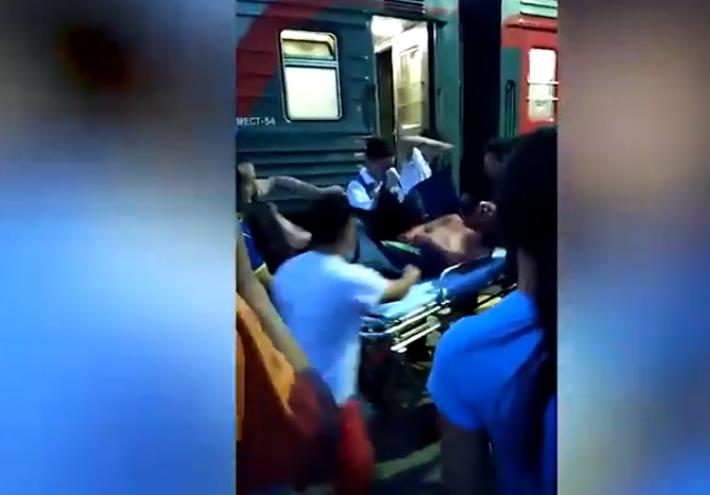 Жуткое побоище остановили пассажиры / Скриншот