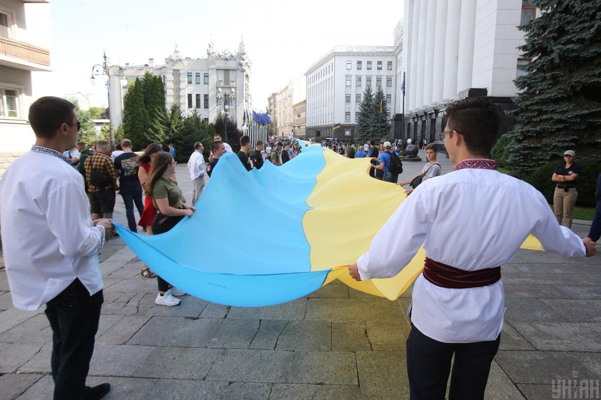 90% молодых людей идентифицируют себя как украинцы / фото УНИАН