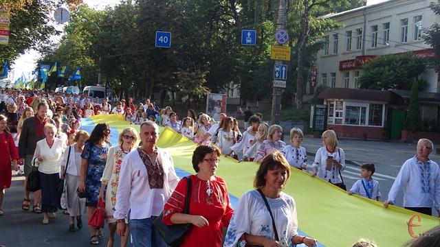 У Хмельницькому відбувся Парад вишиванок / фото Наталя Гарматюк, ye.ua У Хмельницькому відбувся Парад вишиванок / фото Наталя Гарматюк, ye.ua