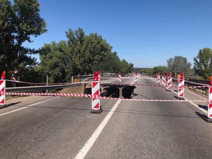 В Харькове обвалился автомобильный мост / фото facebook/Ukravtodor.Gov.Ua В Харькове обвалился автомобильный мост / фото facebook/Ukravtodor.Gov.Ua
