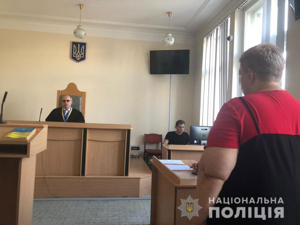 Злоумышленница работает директором школы / фото: ГУ Нацполиции Днепропетровской области Злоумышленница работает директором школы / фото: ГУ Нацполиции Днепропетровской области