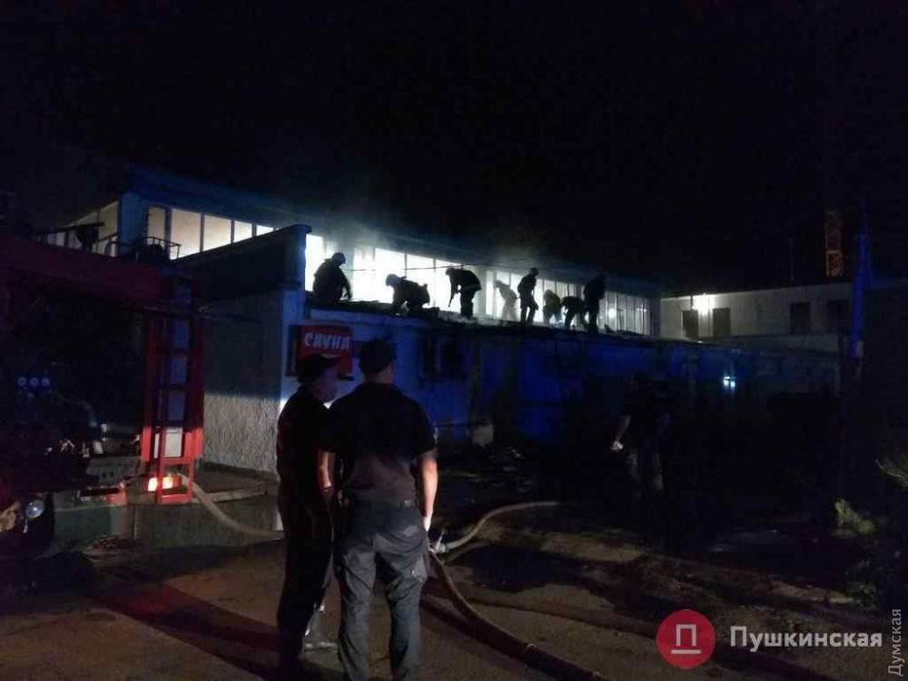 На стадионе «Динамо» загорелась баня и подсобные помещения / фото dumskaya.net На стадионе «Динамо» загорелась баня и подсобные помещения / фото dumskaya.net
