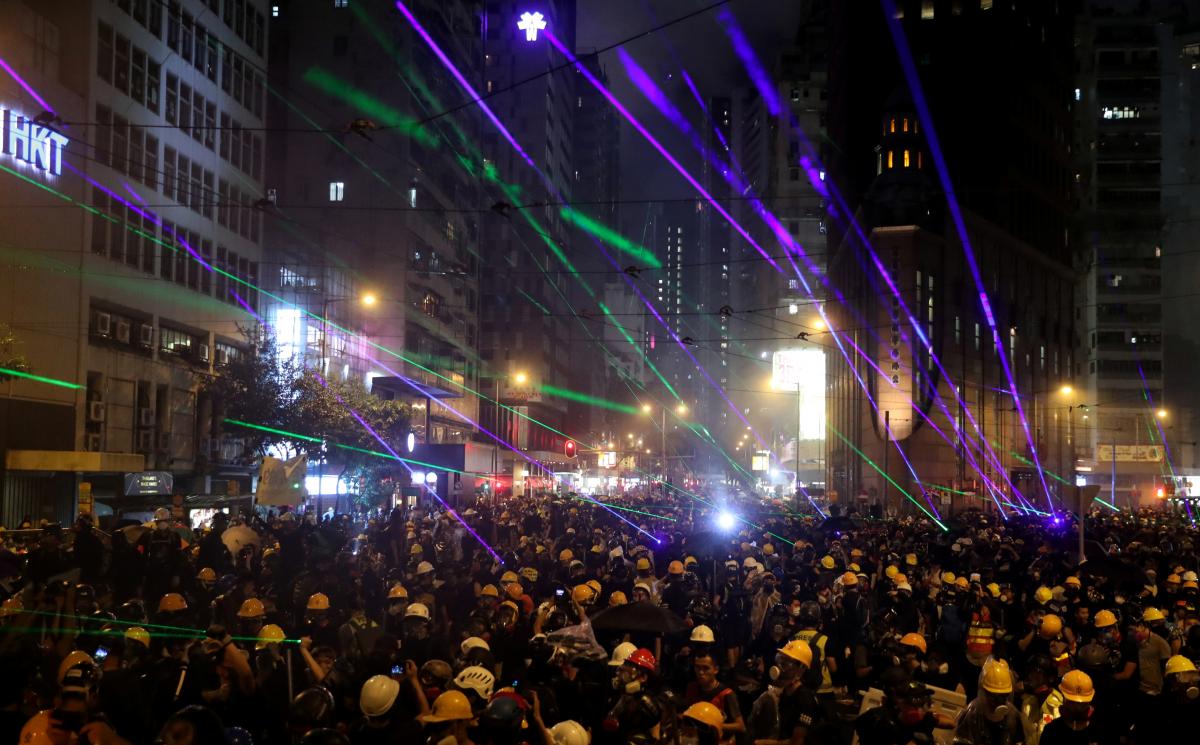 Власти Гонконга согласны отозвать скандальный закон об экстрадиции, но этого мало / REUTERS