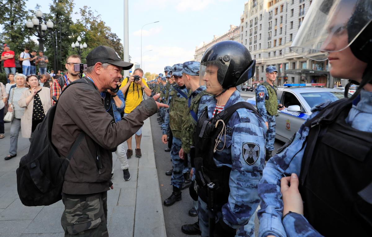 В Росії намагаються не посилати на передову мешканців Москви та Санкт-Петербурга / фото REUTERS