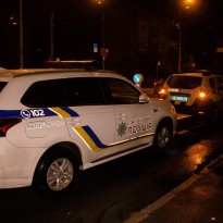В Киеве пьяный мужчина из-за собаки обстрелял посетителей кафе, есть раненые