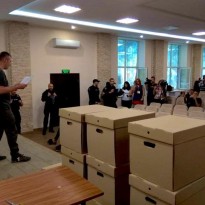 Уполномоченные ЦИК получили документацию из скандального округа на Донетчине и отправляются в Киев
