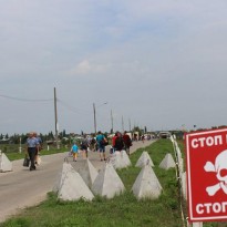 Пиротехники не могут разминировать мост в Станице Луганской