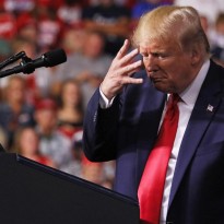 В США объявили о начале процедуры импичмента Трампа (видео)