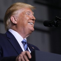 Трамп пообещал не строить в Гренландии Trump Tower