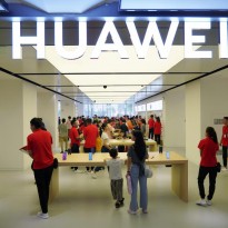 Новые смартфоны Huawei выйдут без сервисов Google - СМИ