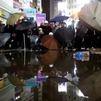 Участники акции протеста в Гонконге обратились к Трампу за помощью
