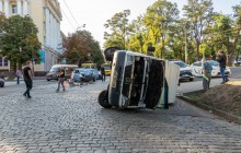 В центре Днепра пьяный водитель Hyundai влетел в маршрутку – пострадали более 10 человек (фото, видео)