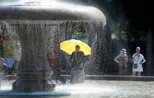 Завтра в Україні вдень +28-33°, лише на заході можливі дощі з грозами