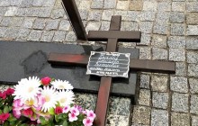 У Сумах невідомий зловмисник поглумився над могилами загиблих воїнів АТО (фото, відео)