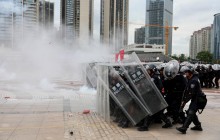 Власти Китая собрали возле Гонконга 12 тысяч полицейских для тренировки разгона акций протеста