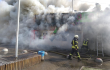 У Києві біля метро "Дарниця" горить ринок (фото, відео)